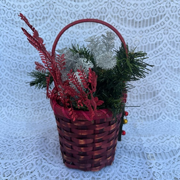 Holiday Christmas Basket - Picture 6 of 10